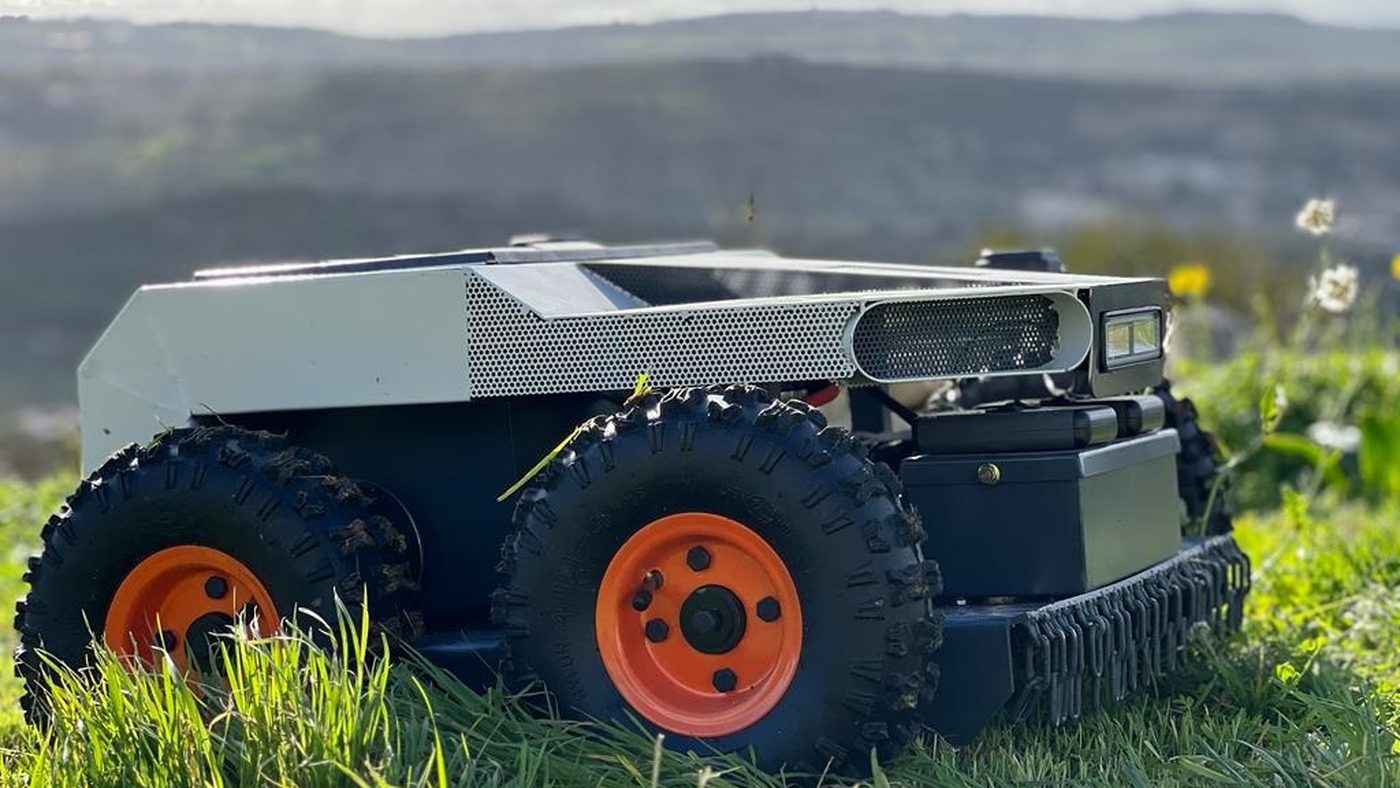 KNOX electric UGV with RTK GNSS